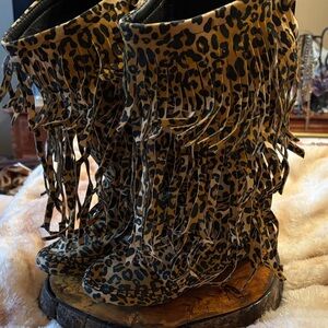 Adriana Stylish Leopard Print Fringe 7.5 Rubber soled  Boots